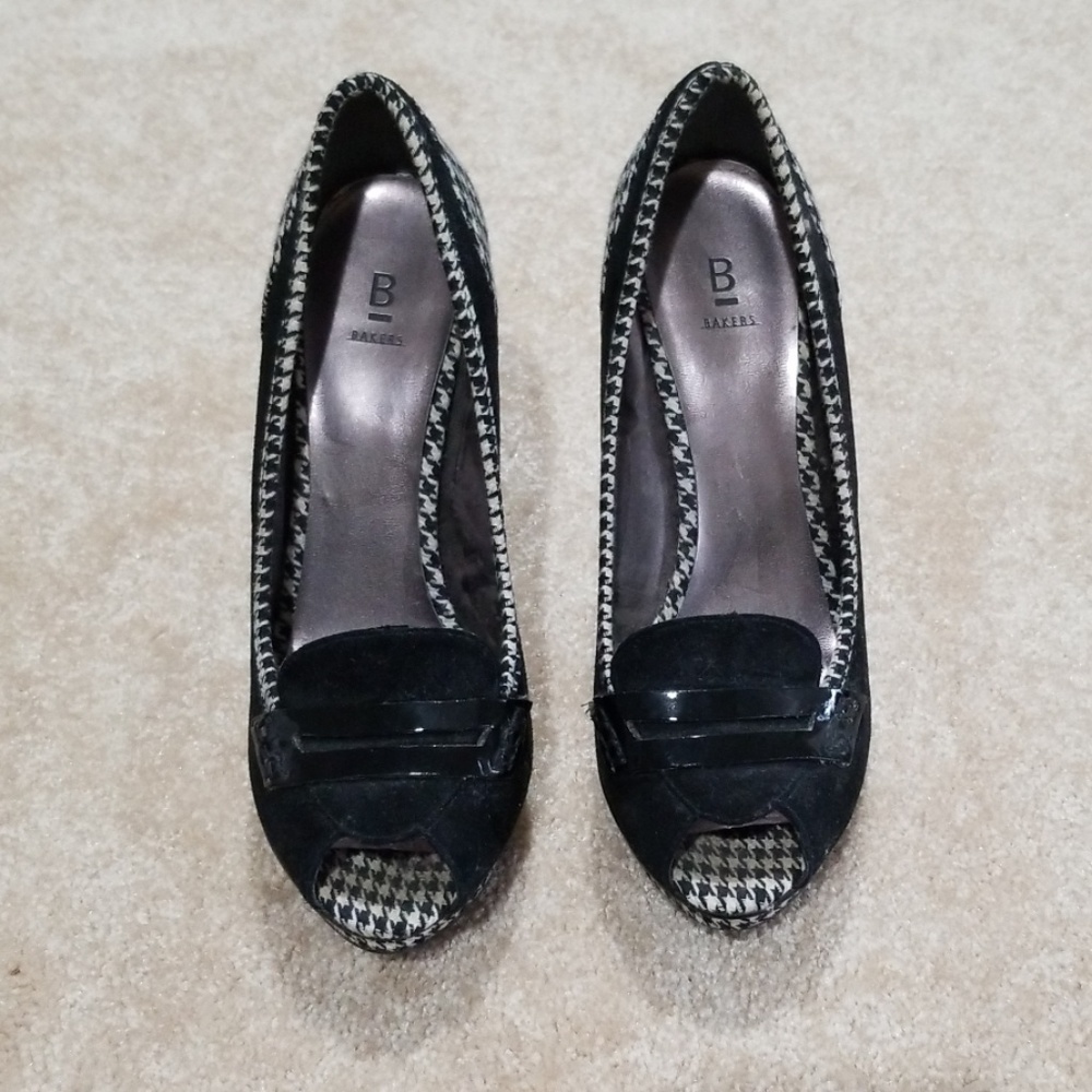 Peep toe pumps